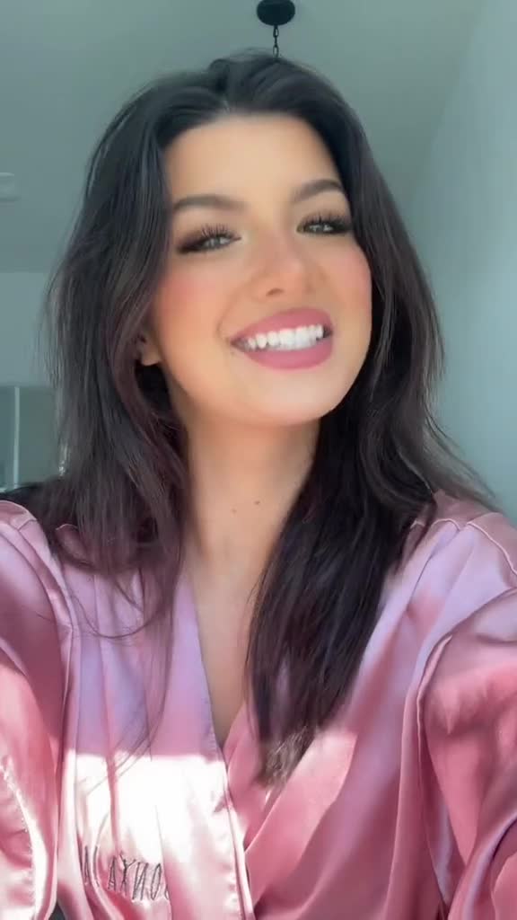 Ellie Zeiler – Damn!!! She Fire