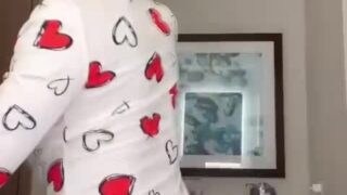 ManuelaQmm Twerks big ass in front of a Cam – 0nlyF Leaked Video