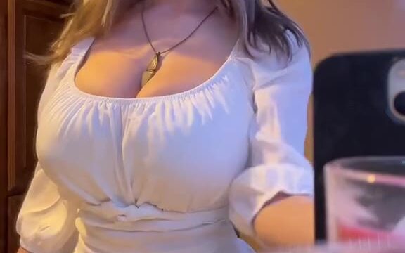 Mikahlynn Show Big BOOBS