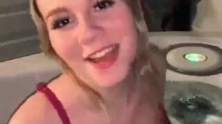Hot Girl Show off Hot Body in the Pool – Yellz0