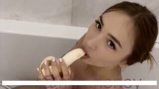 Mrs Honey onlyfans leak – Nude Playing with a banana