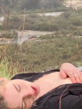 madi ruve Fingering her horny pussy Outside / of leaked video