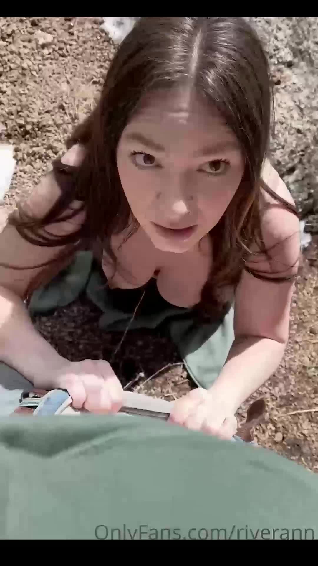 Riverann Onlyfans leaked – Sucking bf big dick outdoor