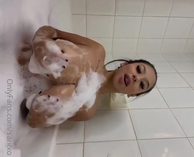 Sariixo Onlyfans leaked – Nude Playing Big tits in shower