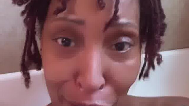 Kisha chavis naked body in bathtub / Hot video