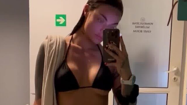 zusje onlyfans leak – Selfie show off gorgeous tits