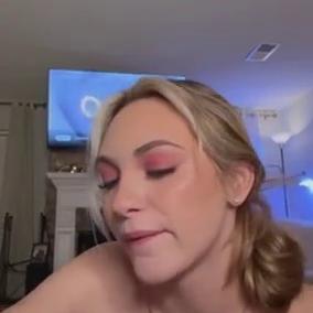 Lu2hot – Giving Deep Blowjob on BWC in Close Up