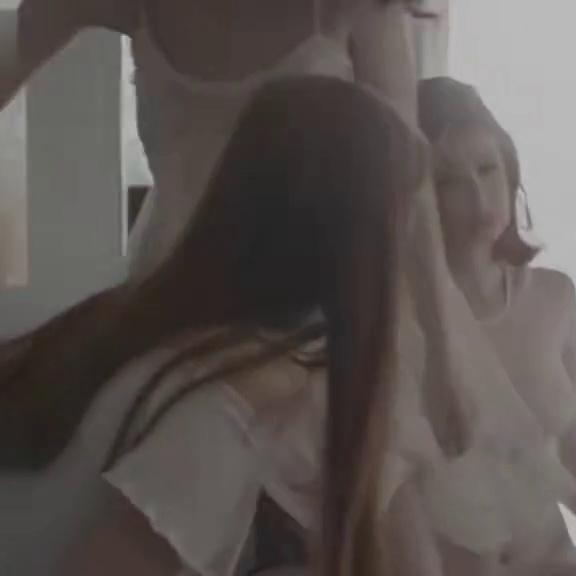 Emily Bloom Nude Lesbian Photoshoot Video Leaked